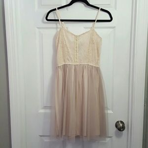 ⬇️Tan lace dress